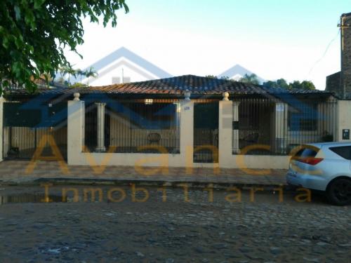 PROPIEDAD AMPLIA EN EL BARRIO MBOCAYATY